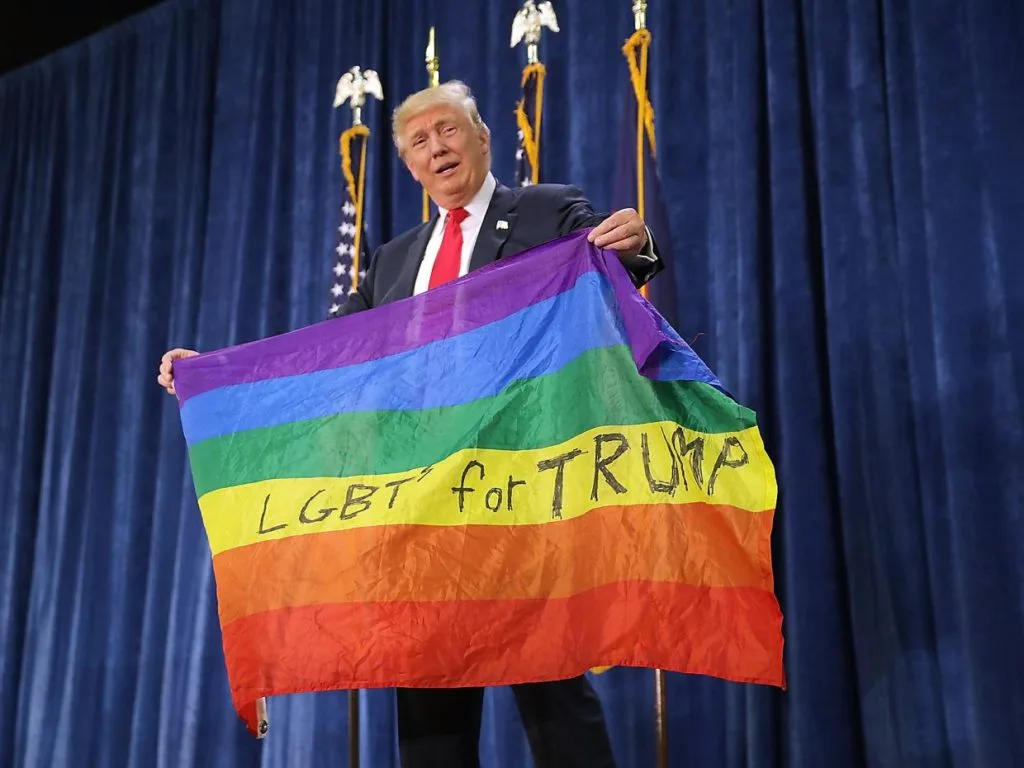トランプLGBTフラッグ